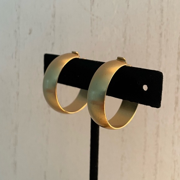 Vintage mid-80s Monet brushed gold clip-on hoops in EUC - Picture 7 of 12